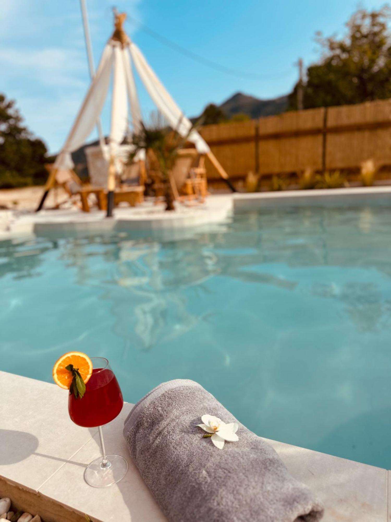 Amo Golden Suites Chrysi Ammoudia Bagian luar foto