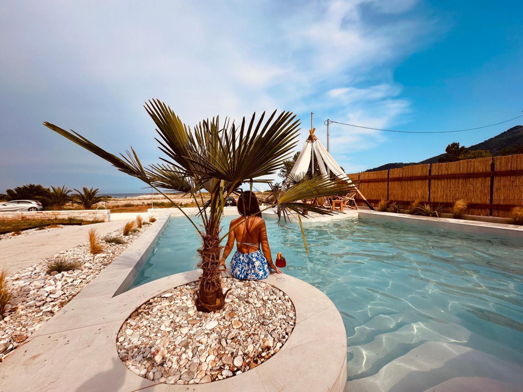 Amo Golden Suites Chrysi Ammoudia Bagian luar foto