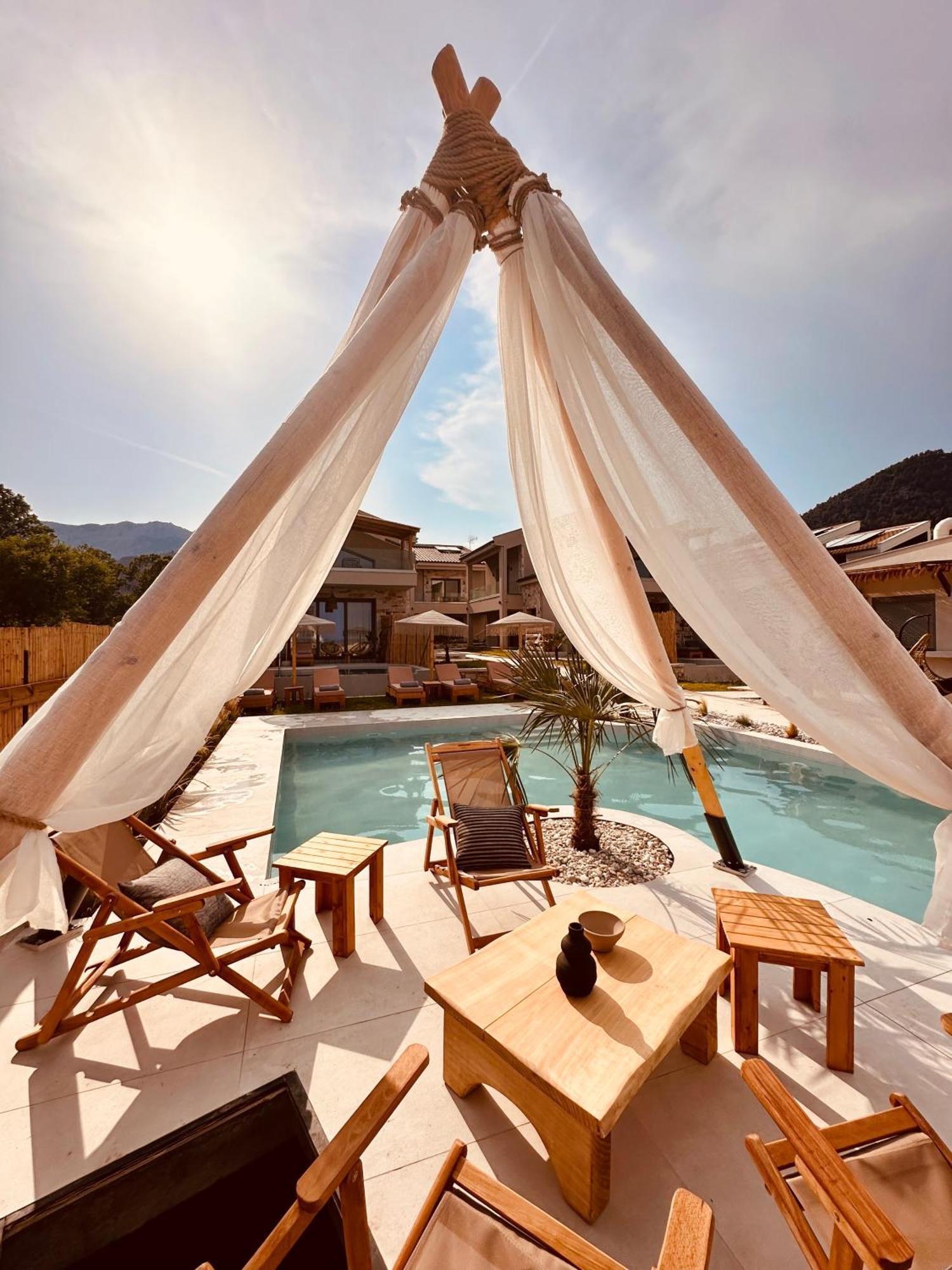 Amo Golden Suites Chrysi Ammoudia Bagian luar foto