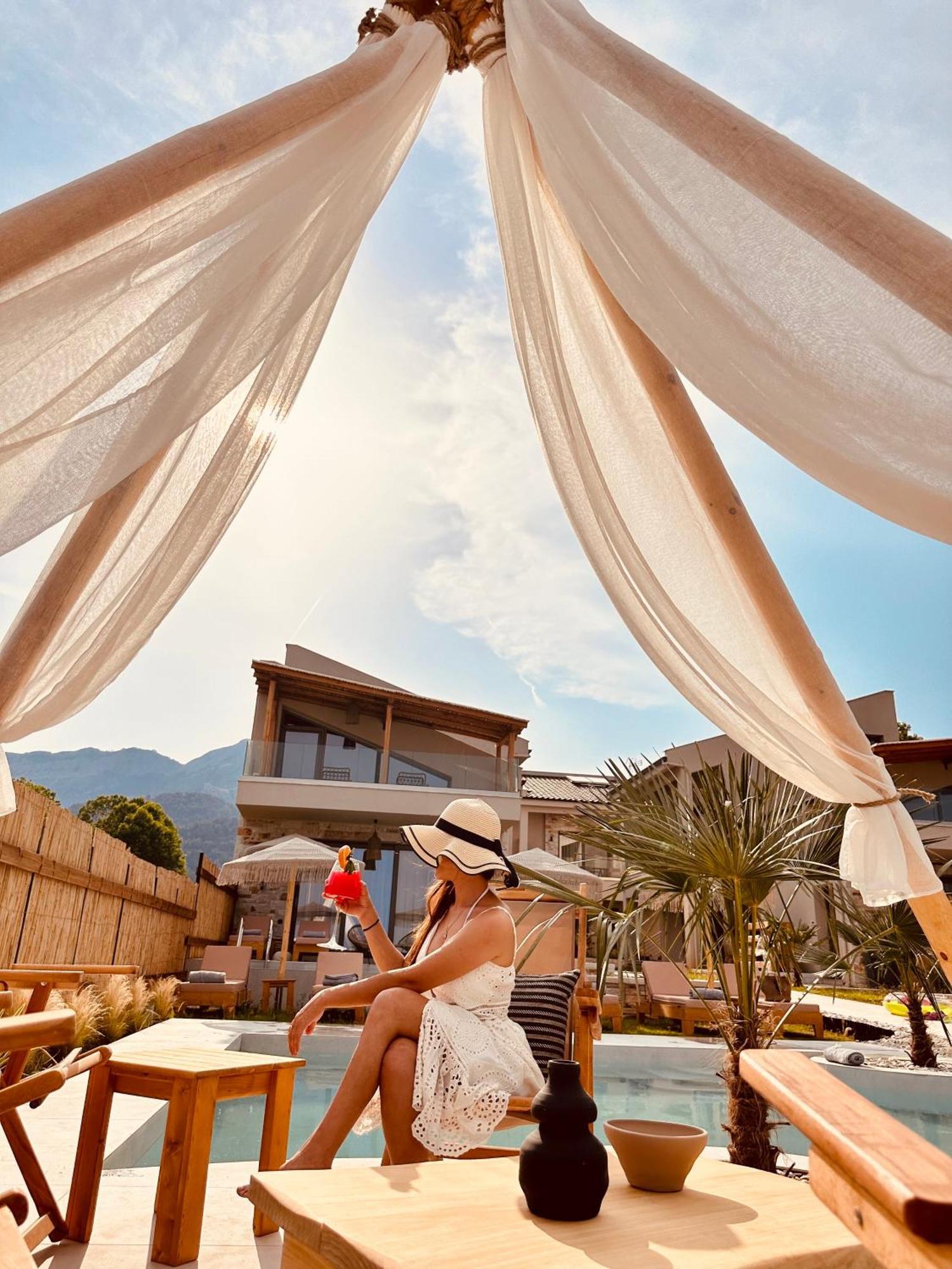 Amo Golden Suites Chrysi Ammoudia Bagian luar foto