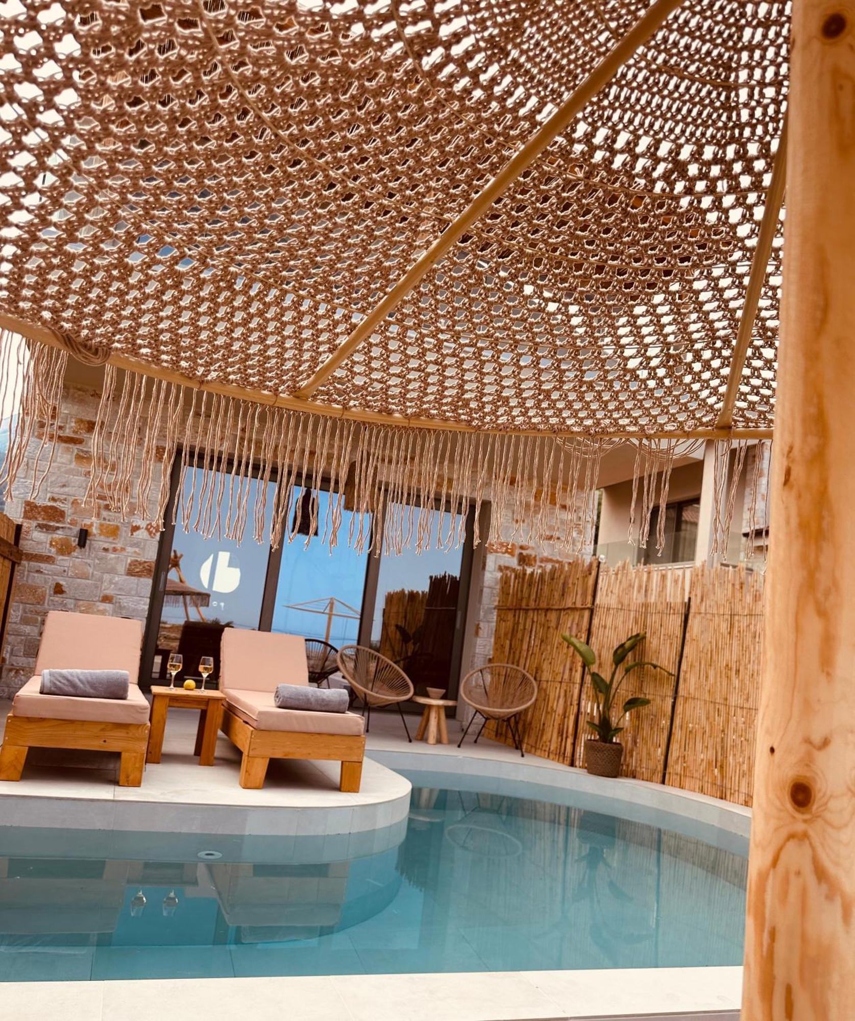 Amo Golden Suites Chrysi Ammoudia Bagian luar foto