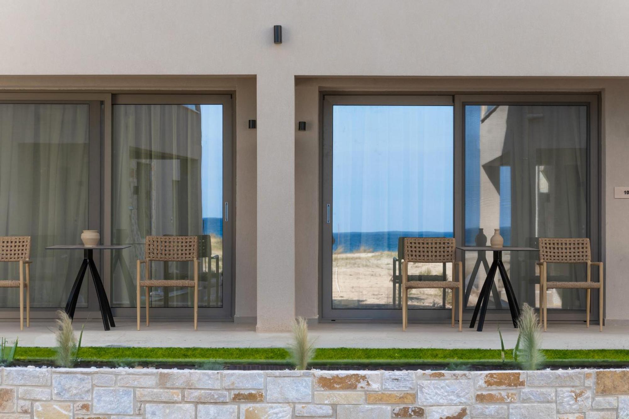 Amo Golden Suites Chrysi Ammoudia Bagian luar foto
