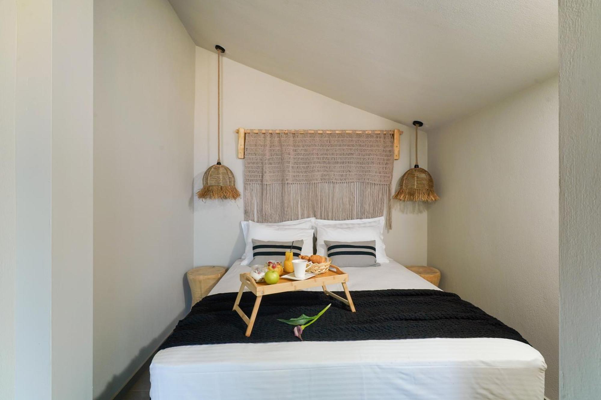 Amo Golden Suites Chrysi Ammoudia Bagian luar foto