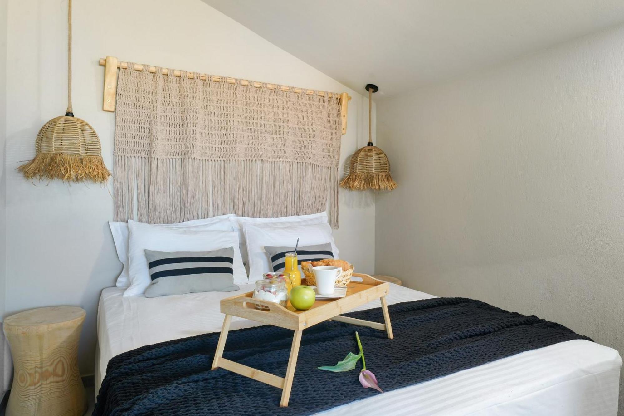 Amo Golden Suites Chrysi Ammoudia Bagian luar foto