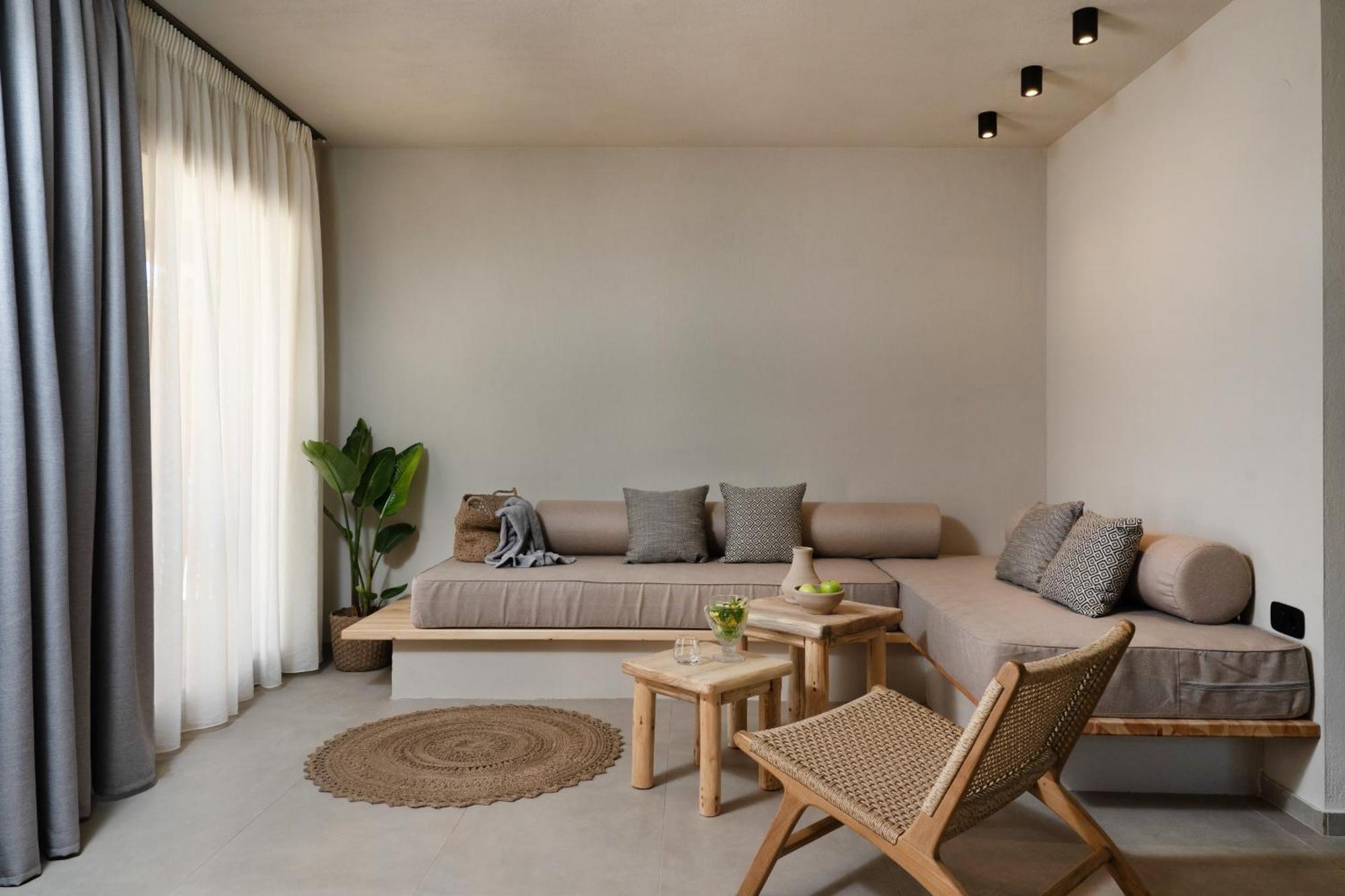 Amo Golden Suites Chrysi Ammoudia Bagian luar foto