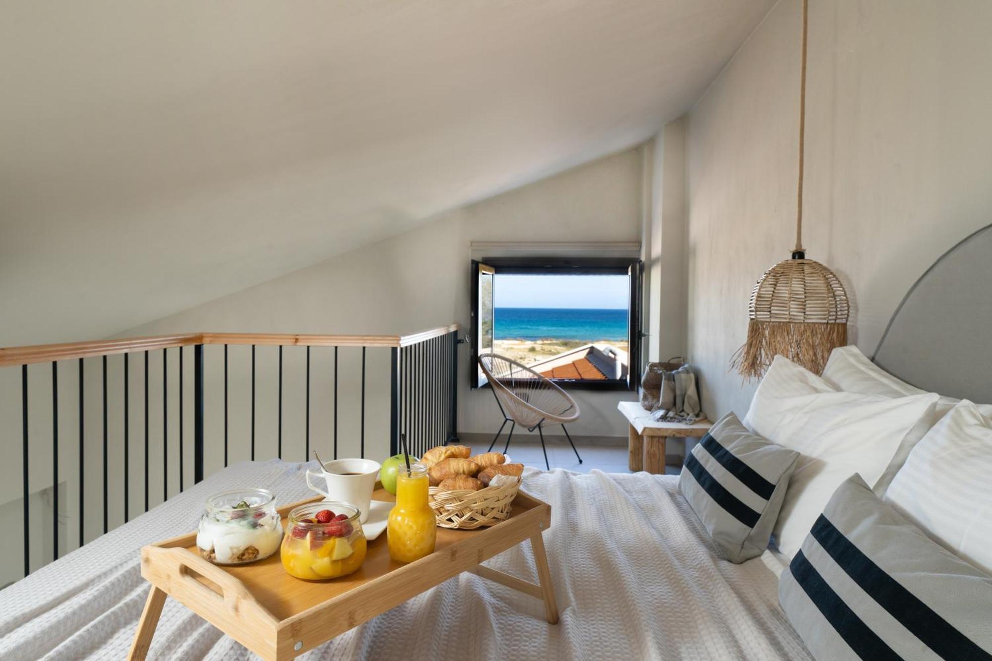 Amo Golden Suites Chrysi Ammoudia Bagian luar foto
