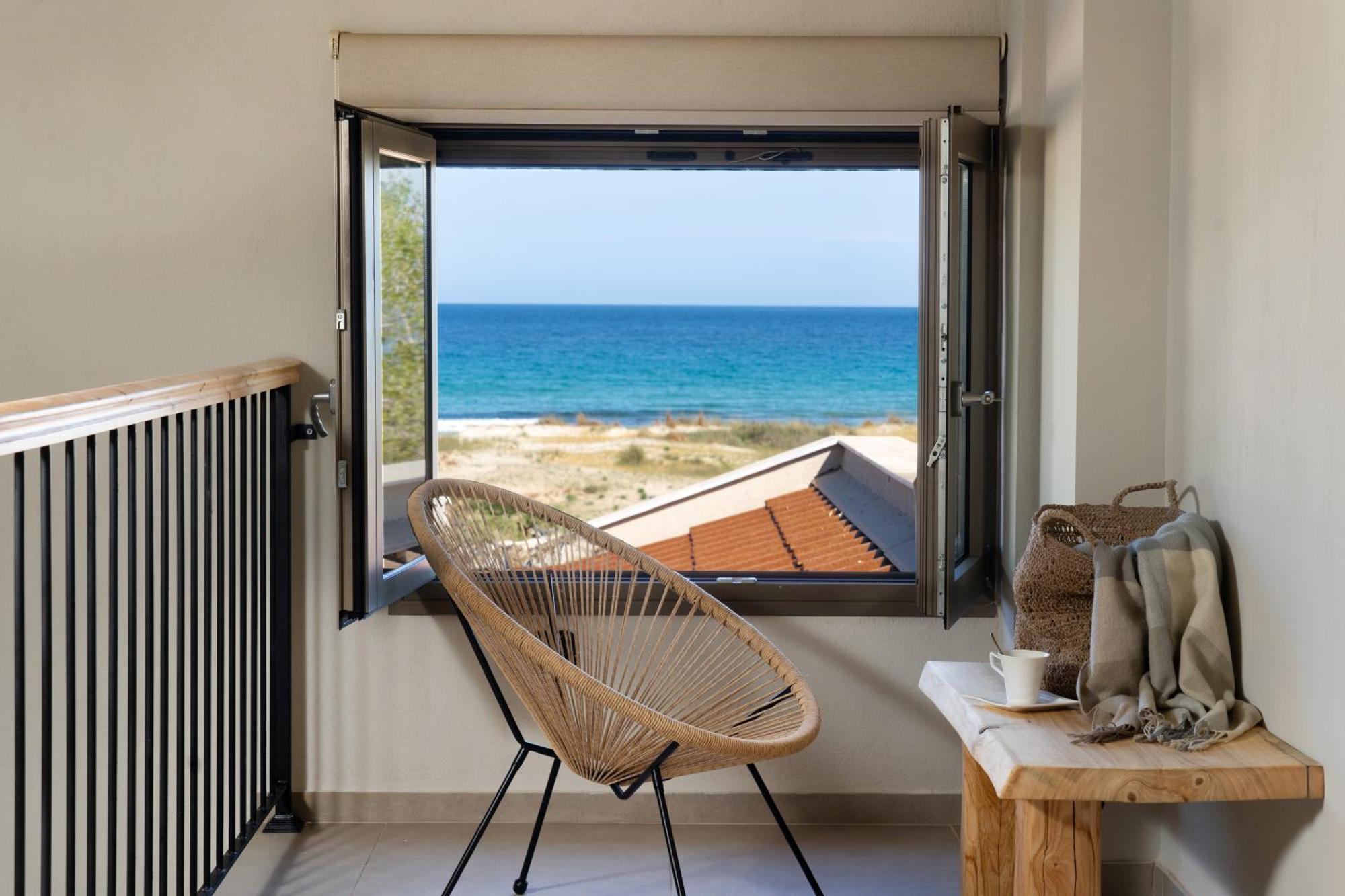 Amo Golden Suites Chrysi Ammoudia Bagian luar foto