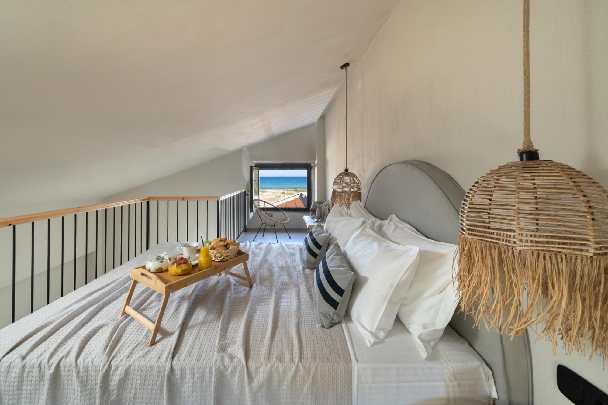 Amo Golden Suites Chrysi Ammoudia Bagian luar foto