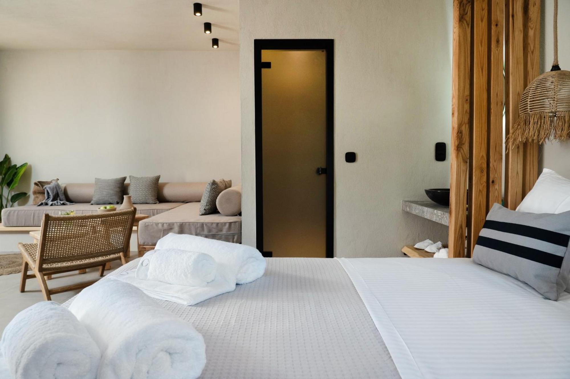 Amo Golden Suites Chrysi Ammoudia Bagian luar foto