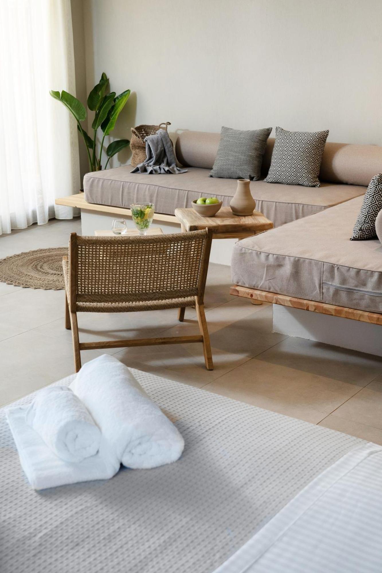 Amo Golden Suites Chrysi Ammoudia Bagian luar foto